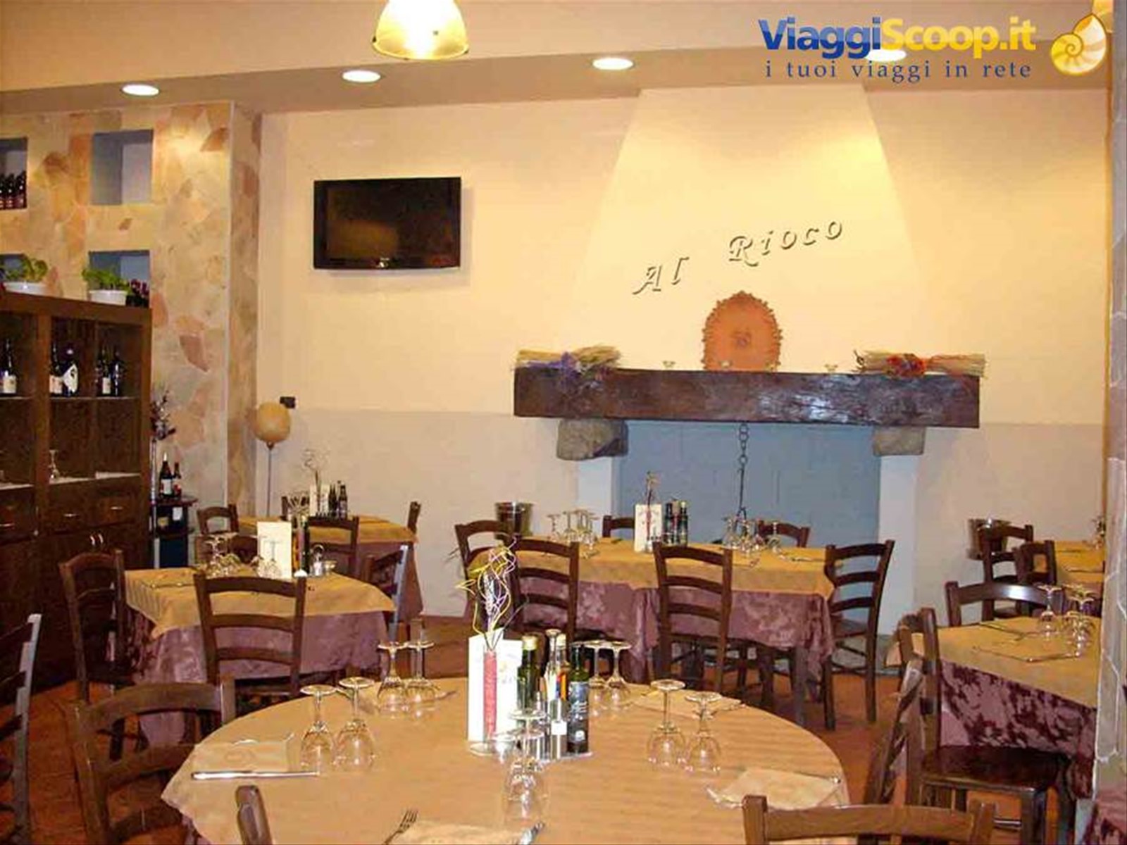 Nella sala del Ristorante Al Rioco