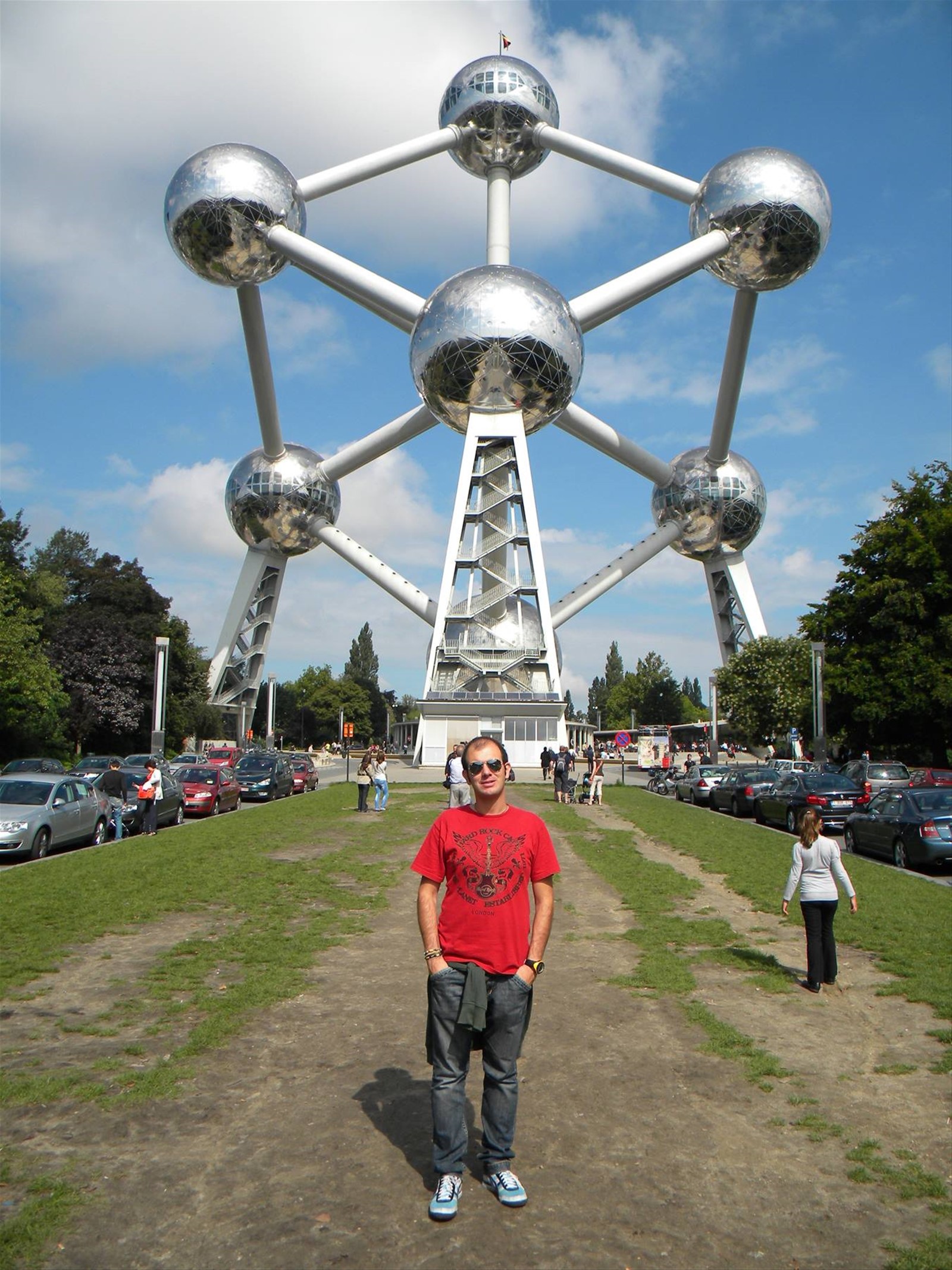 All'Atomium, in una bella giornata di sole