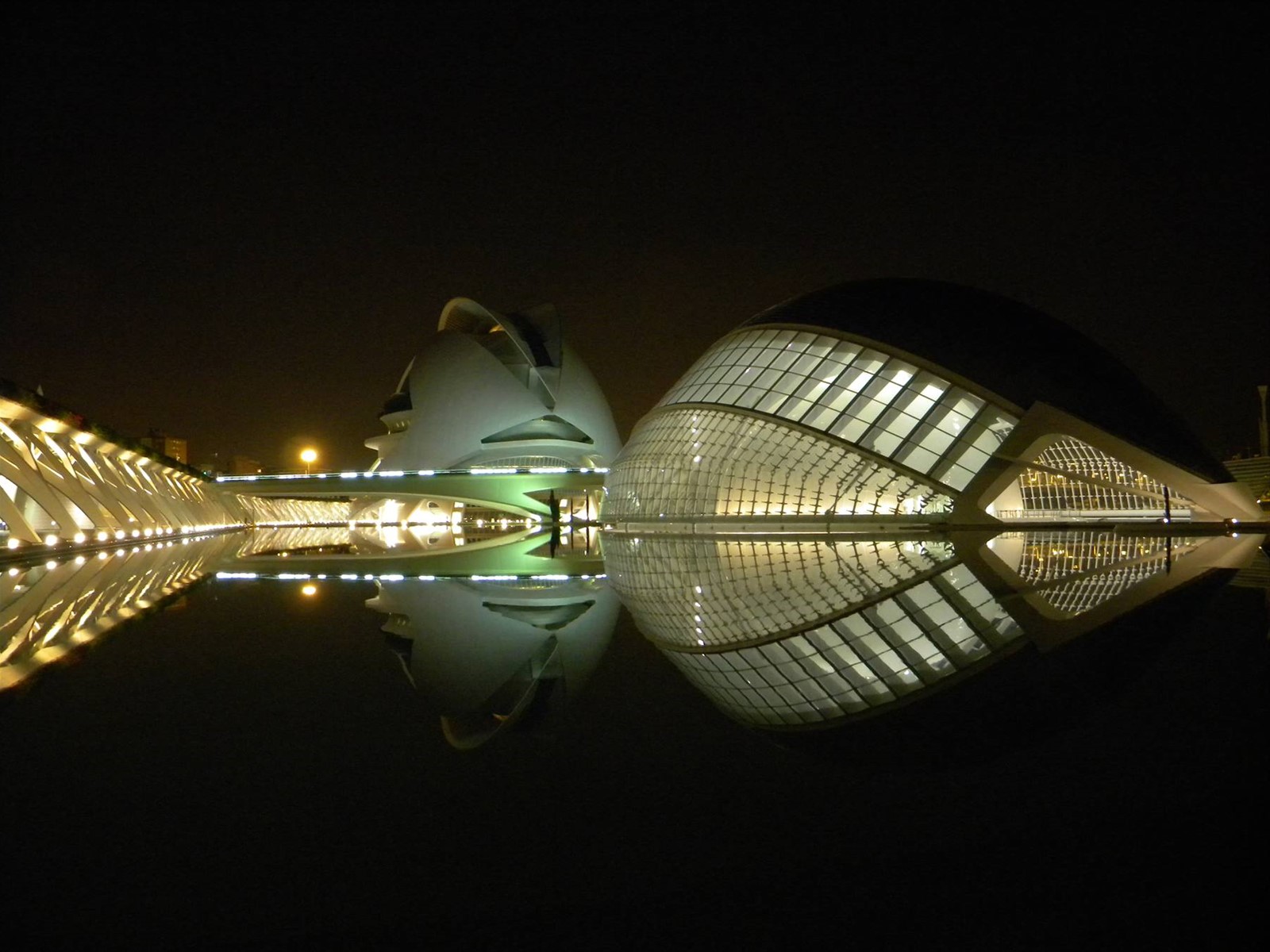Città delle Arti e delle Scienze di notte