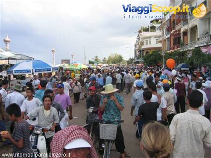 La bolgia cambogiana per il Water Festival