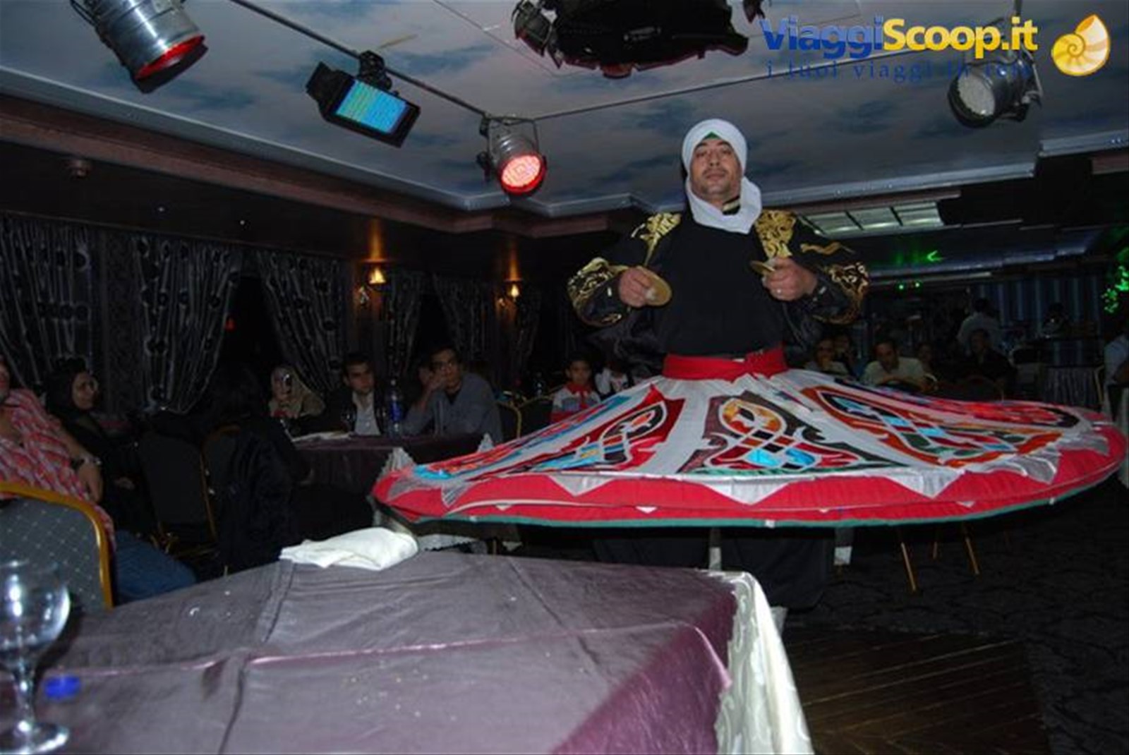 Danza di Tanoura e daruishi in crociiera sul Nilo