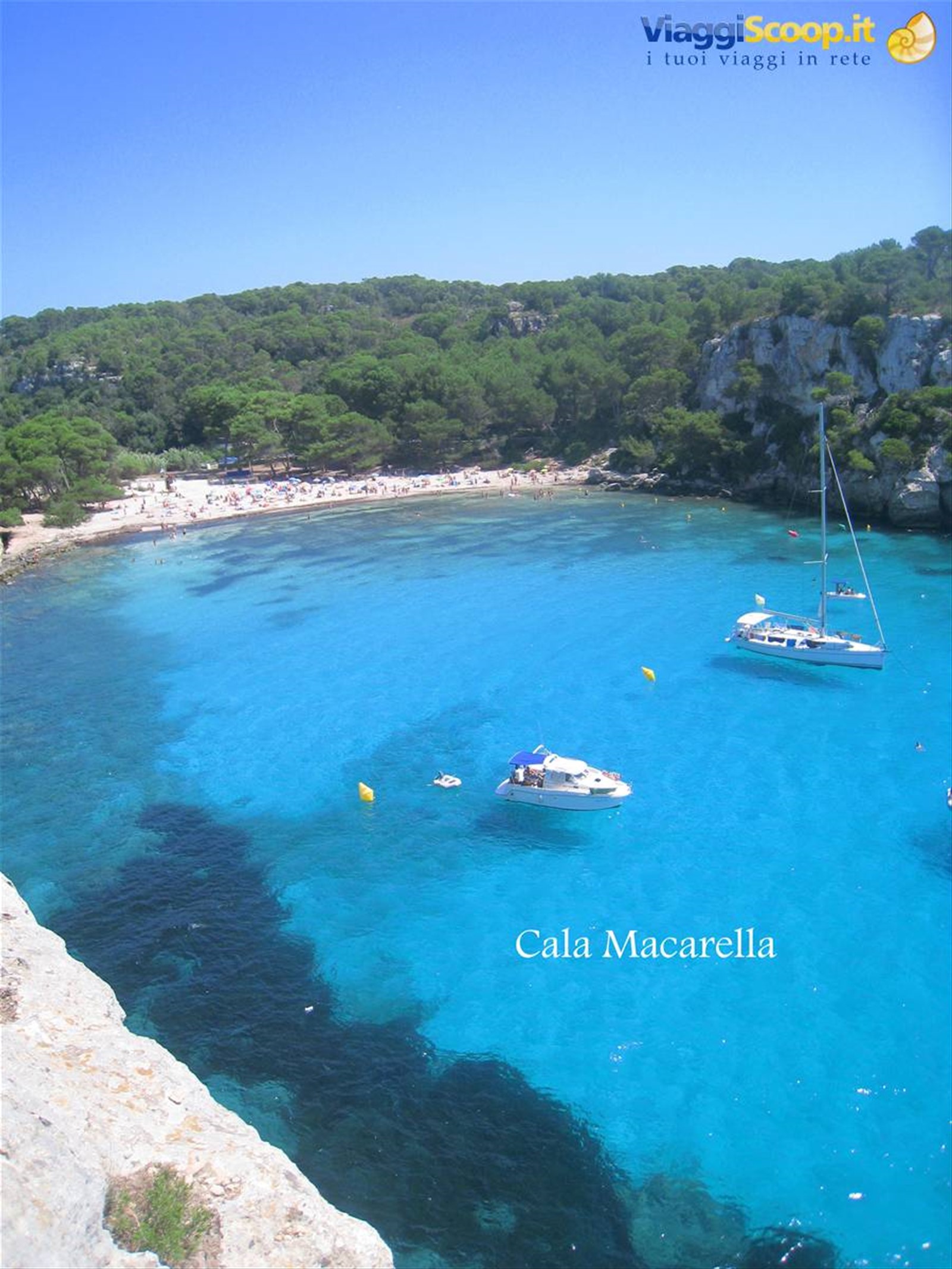 barche sospese nel blu... di Cala Macarella