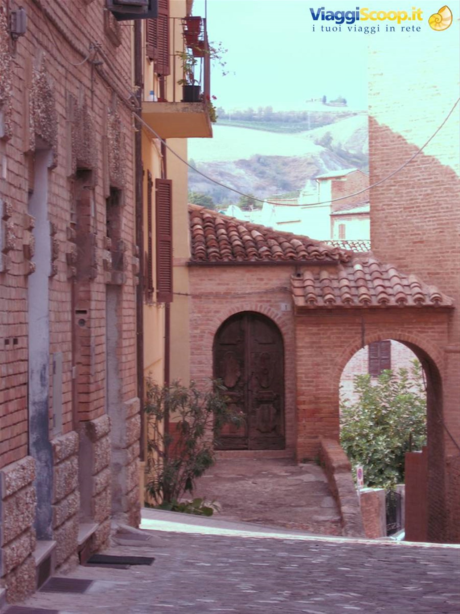 Strette vie in paese