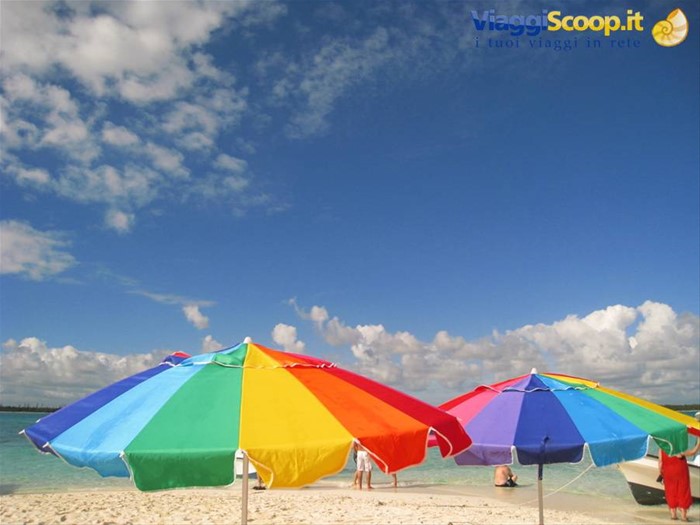 ombrelloni coloratissimi a Peterson Cay