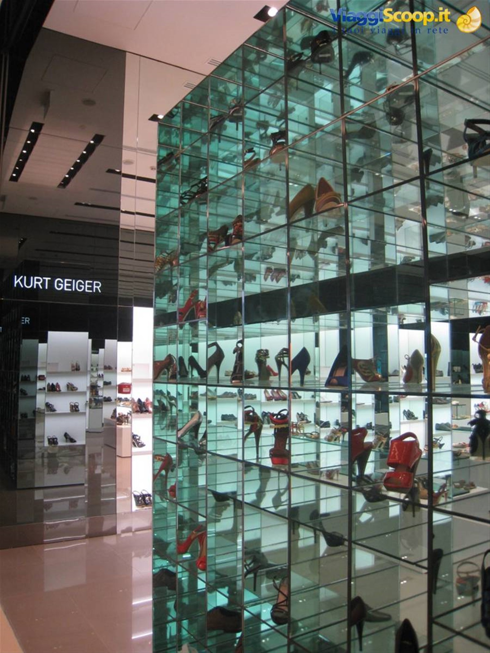scarpe a Dubai Marina Mall