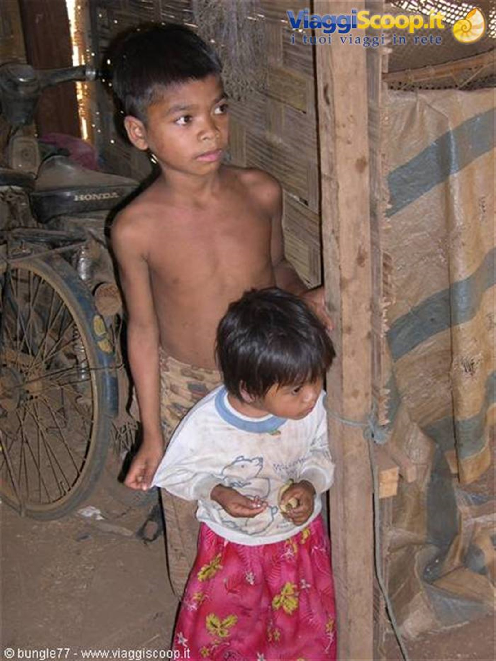 12 - Sulla strada per Voen Sai - Bambini curiosi