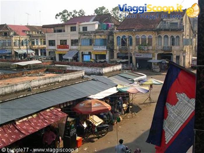 13 - Kratie  - Piazza del mercato