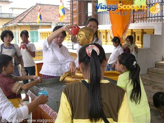 15 - PP - Wat Ounalom - Bagnetto Budda