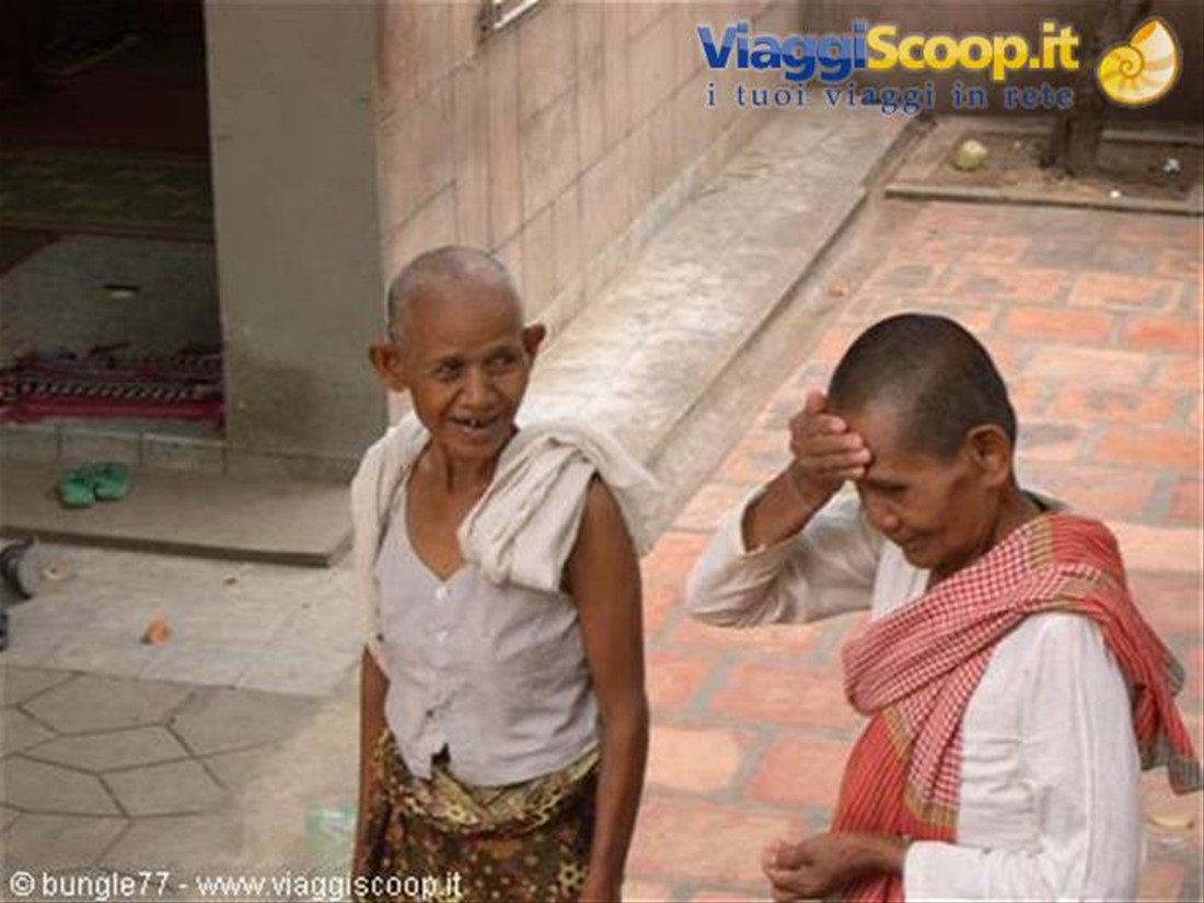 15 - PP - Wat Ounalom - Le due commari