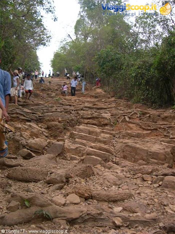 17 - Angkor - Phnom Bakheng - Salita