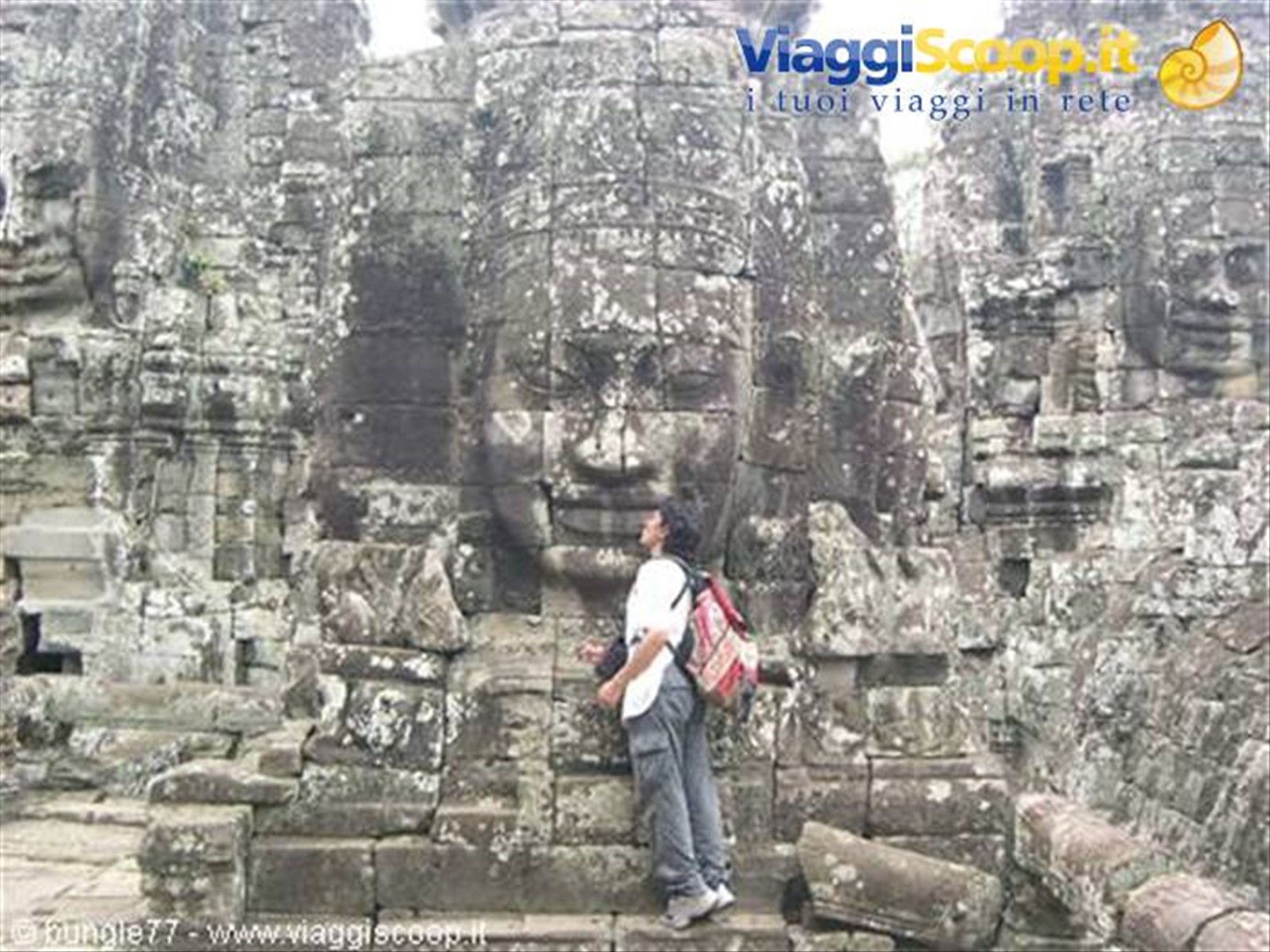 18 - Angkor - Bayon - Bacio