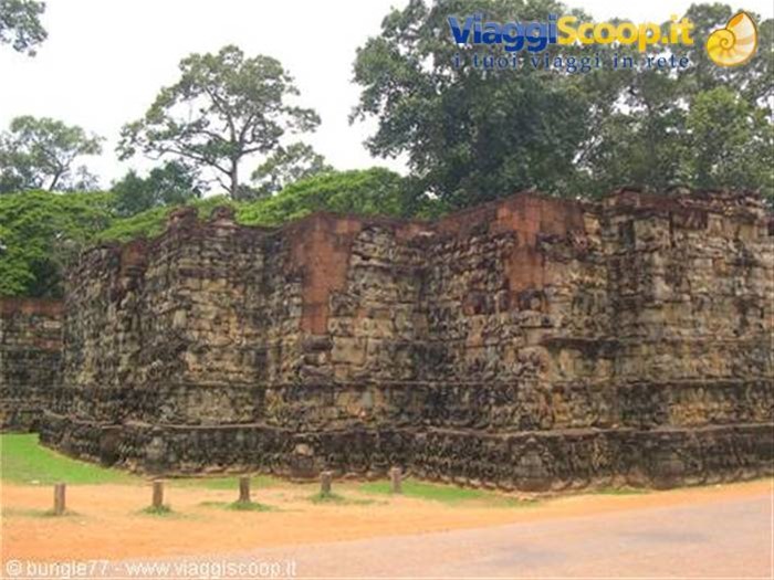 18 - Angkor - Terrazza del re lebbroso