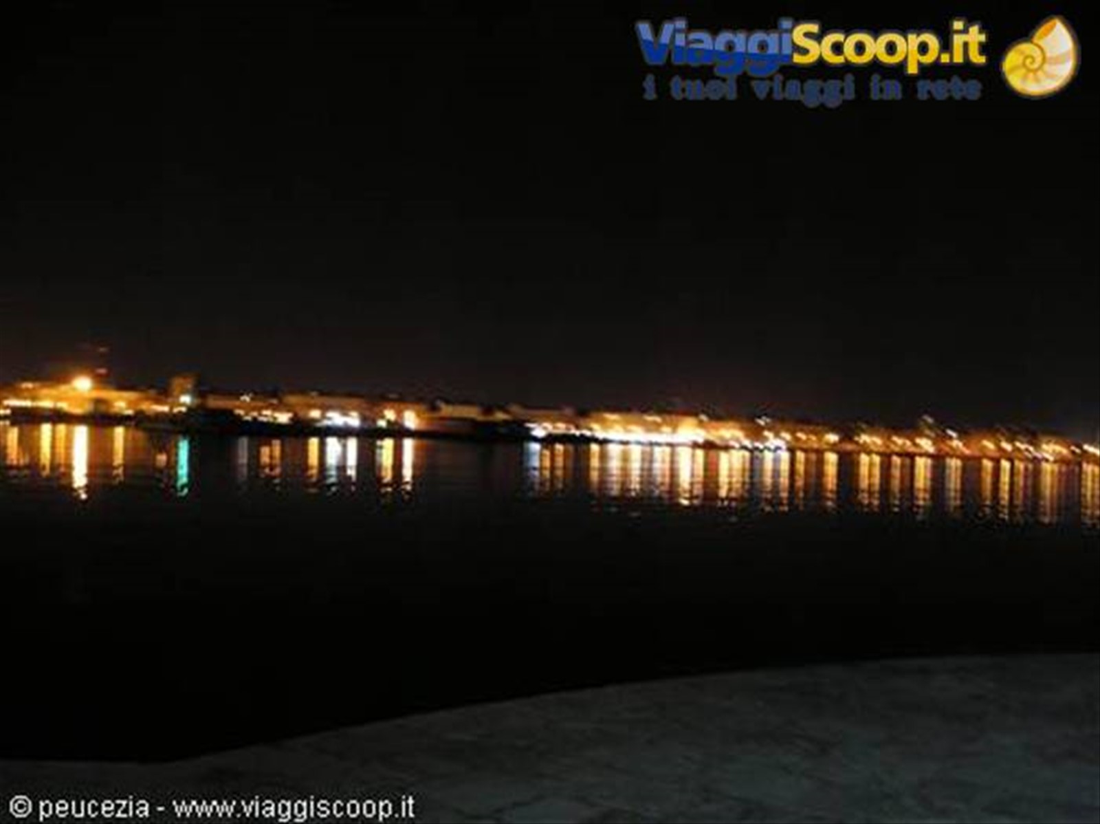 Bari dal faro by night