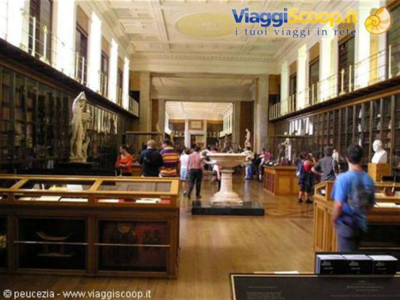 un'altra affollata sala del British Museum