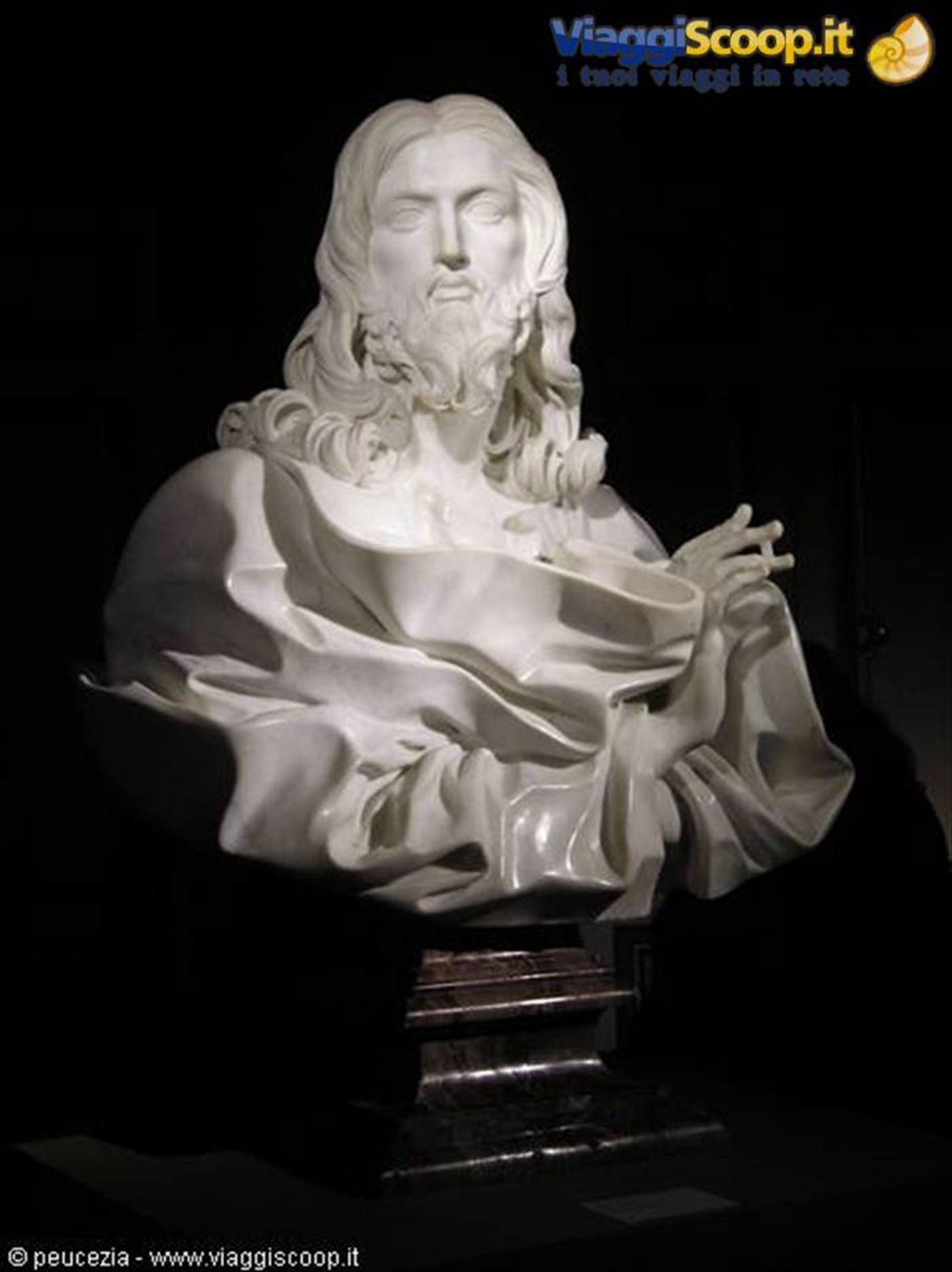 un busto del Bernini in esposizione alla mostra "La gioielleria di Dio"