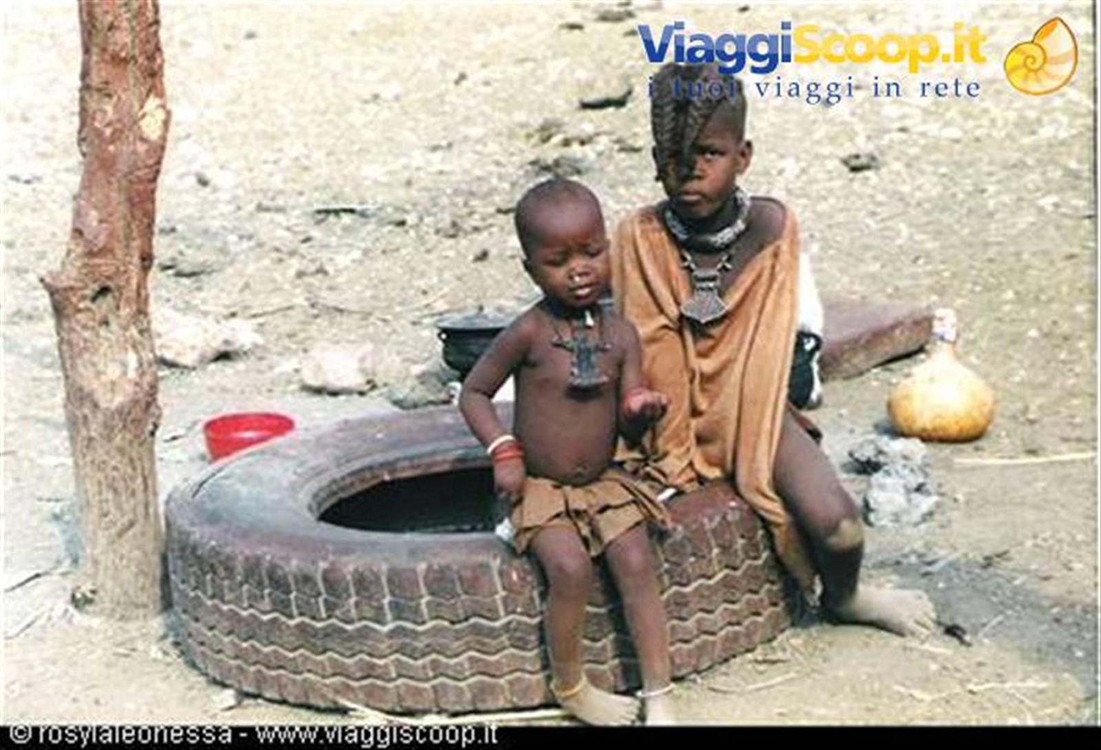 Bambini in un villaggio Himba