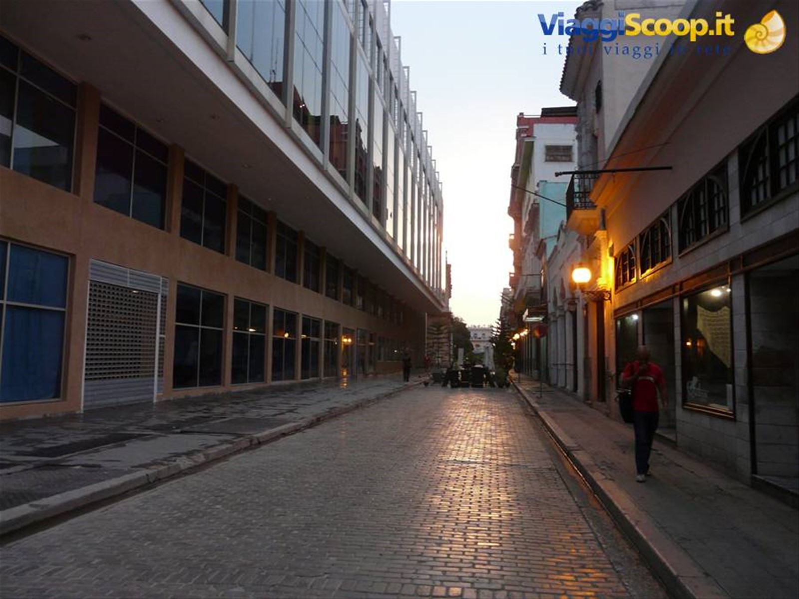 STRADA DESERTA