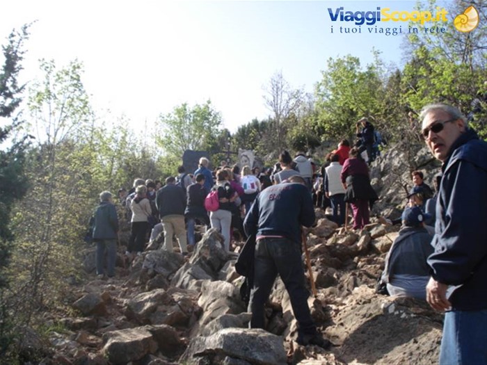 Medugorie: salita al monte Krisevac sul sentiero roccioso
