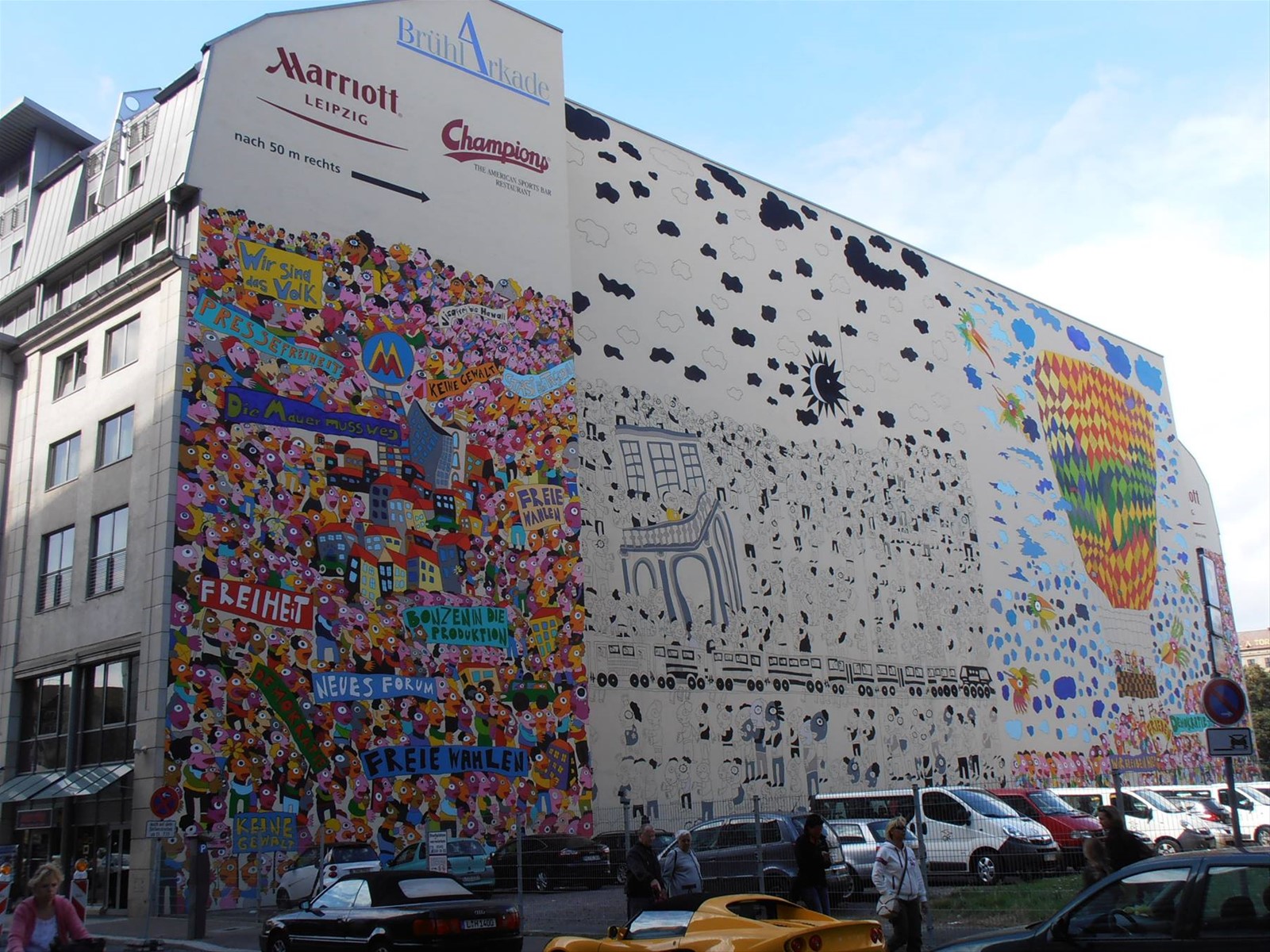 palazzo del centro con graffiti