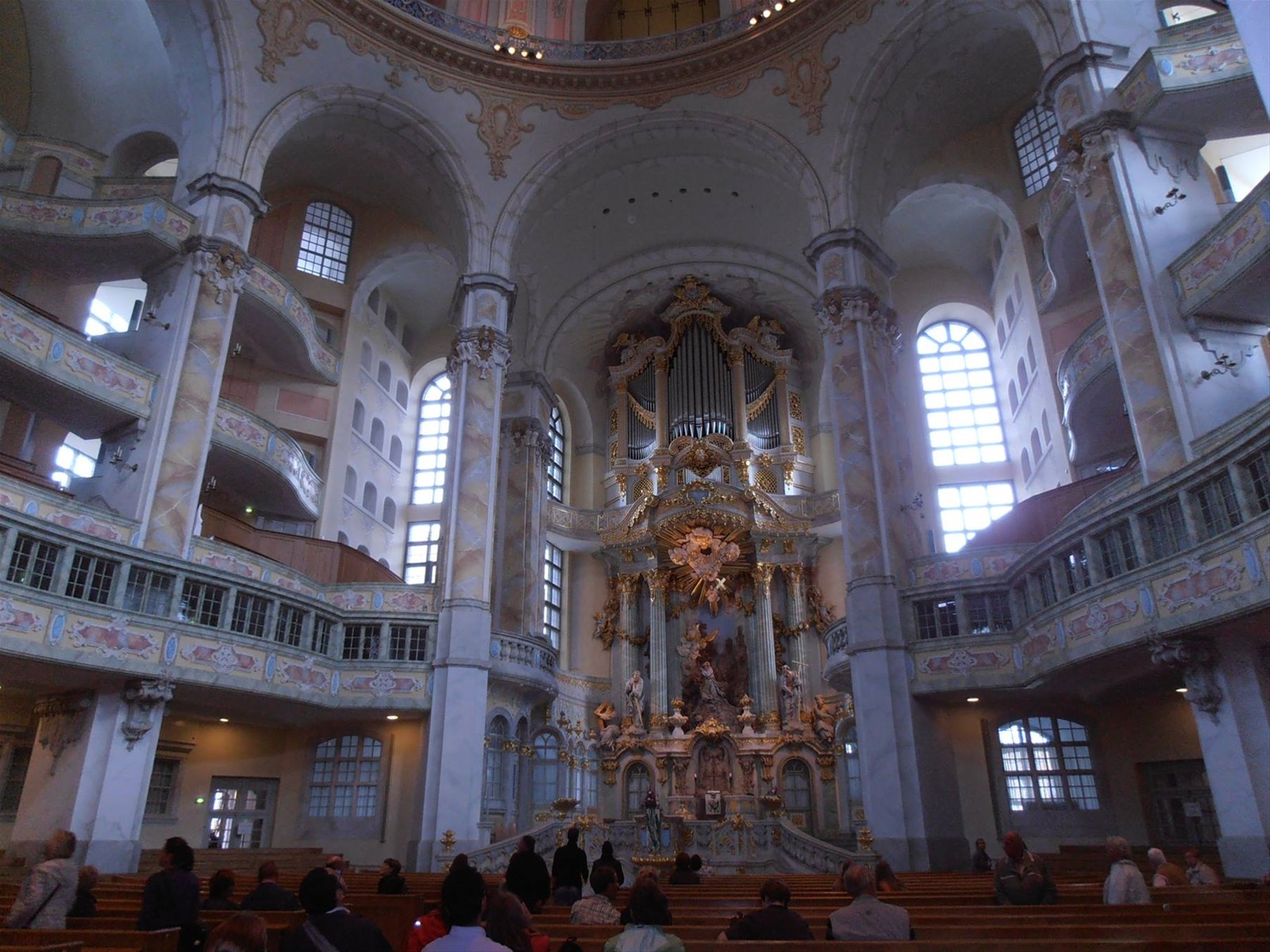 interno della Frauenkirche