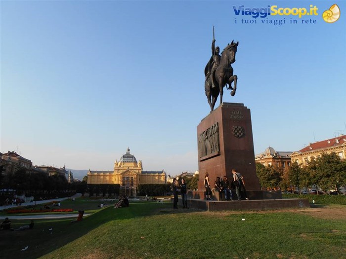 parco cittadino di fronte alla stazione centrale