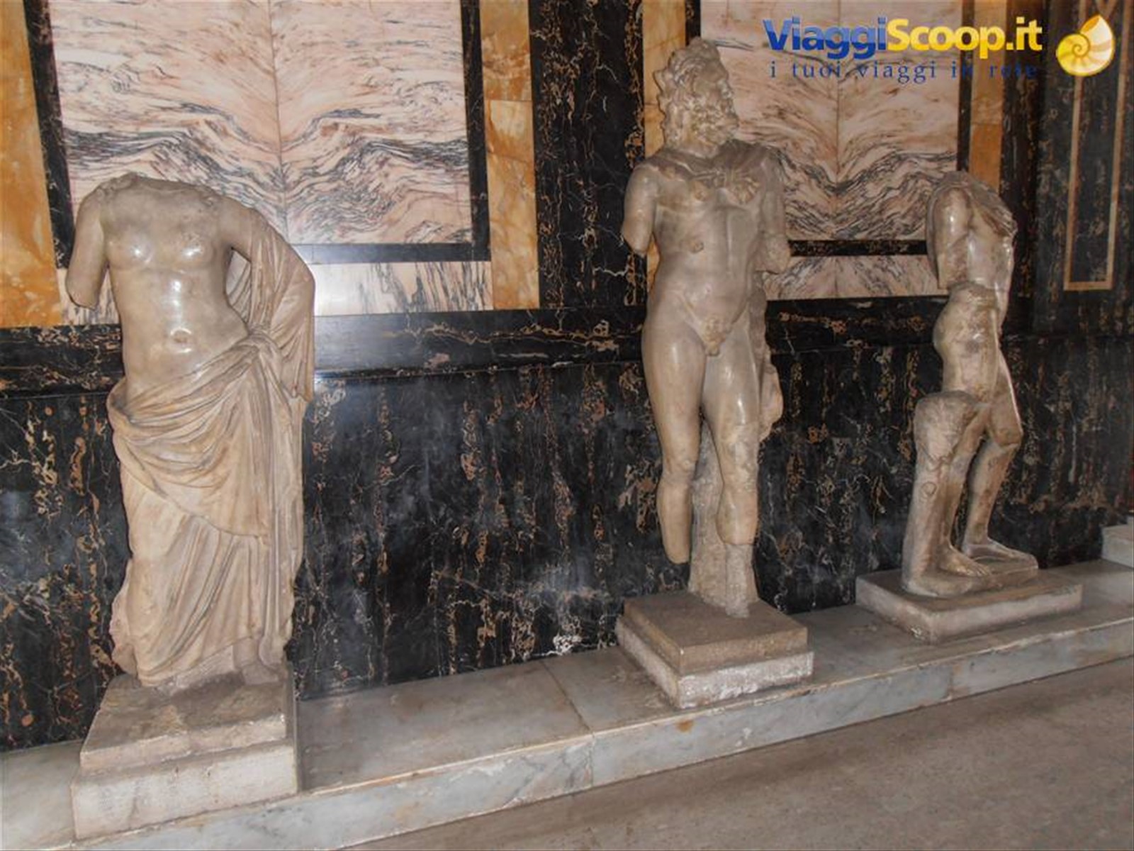 statue classiche al museo archeologico