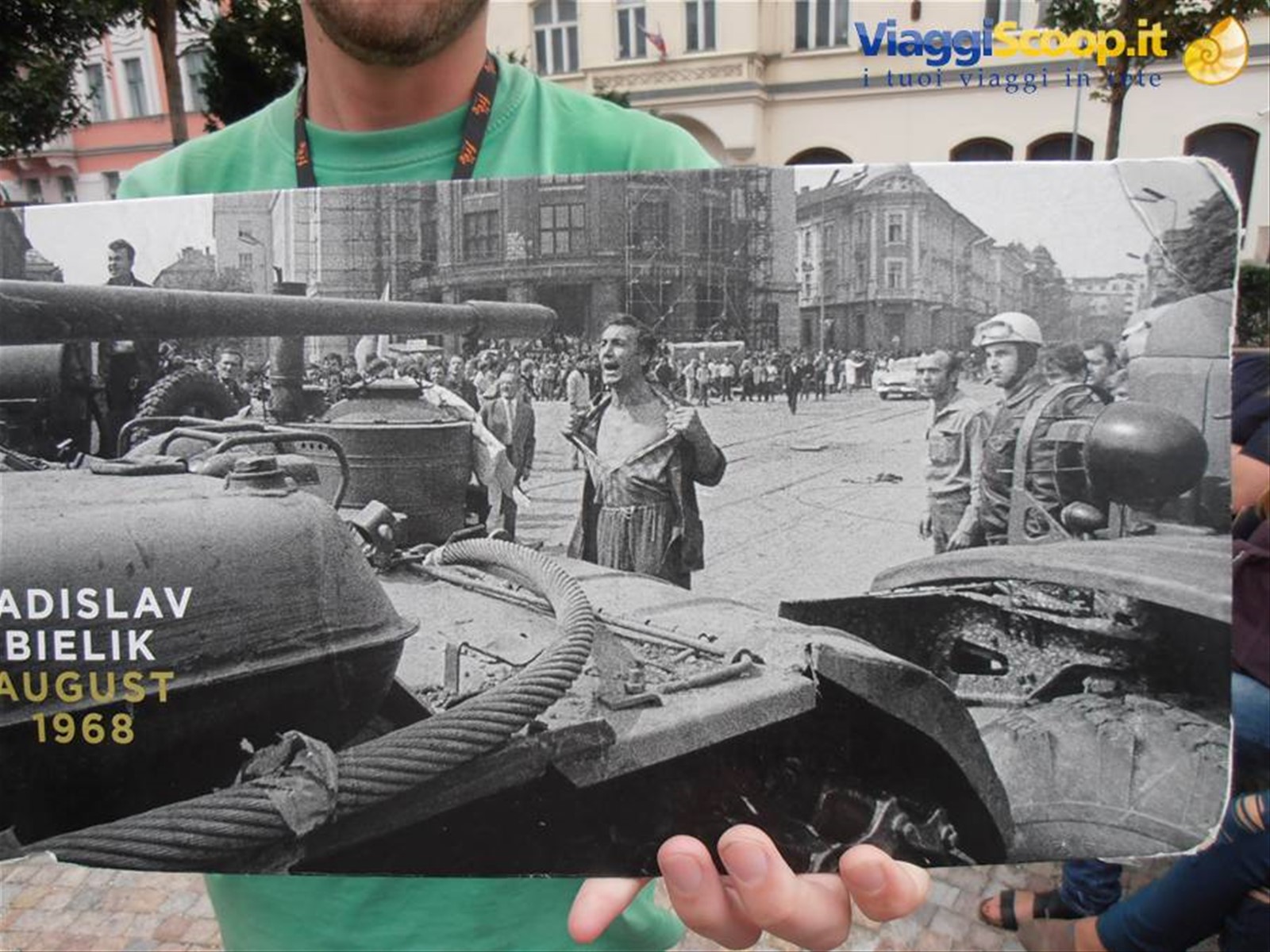 la foto famosa della rivolta contro i russi del 1969