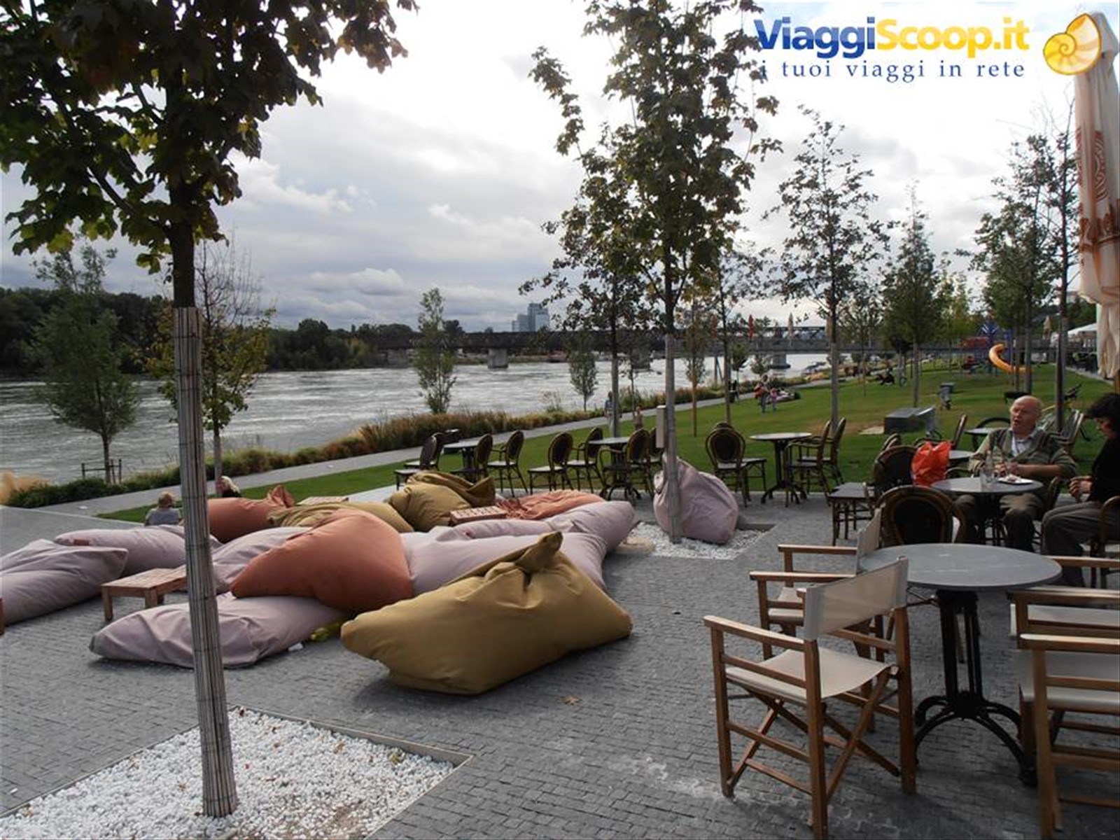 bar e passeggiata lungo il Danubio a Bratislava