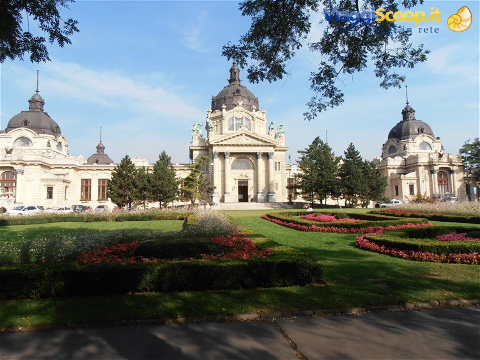 le terme Szechenyi all'esterno