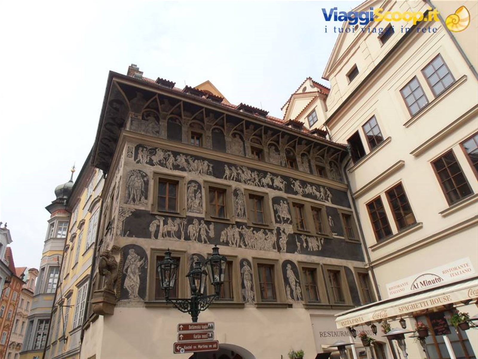 un bel palazzo nella piazza principale del centro storico