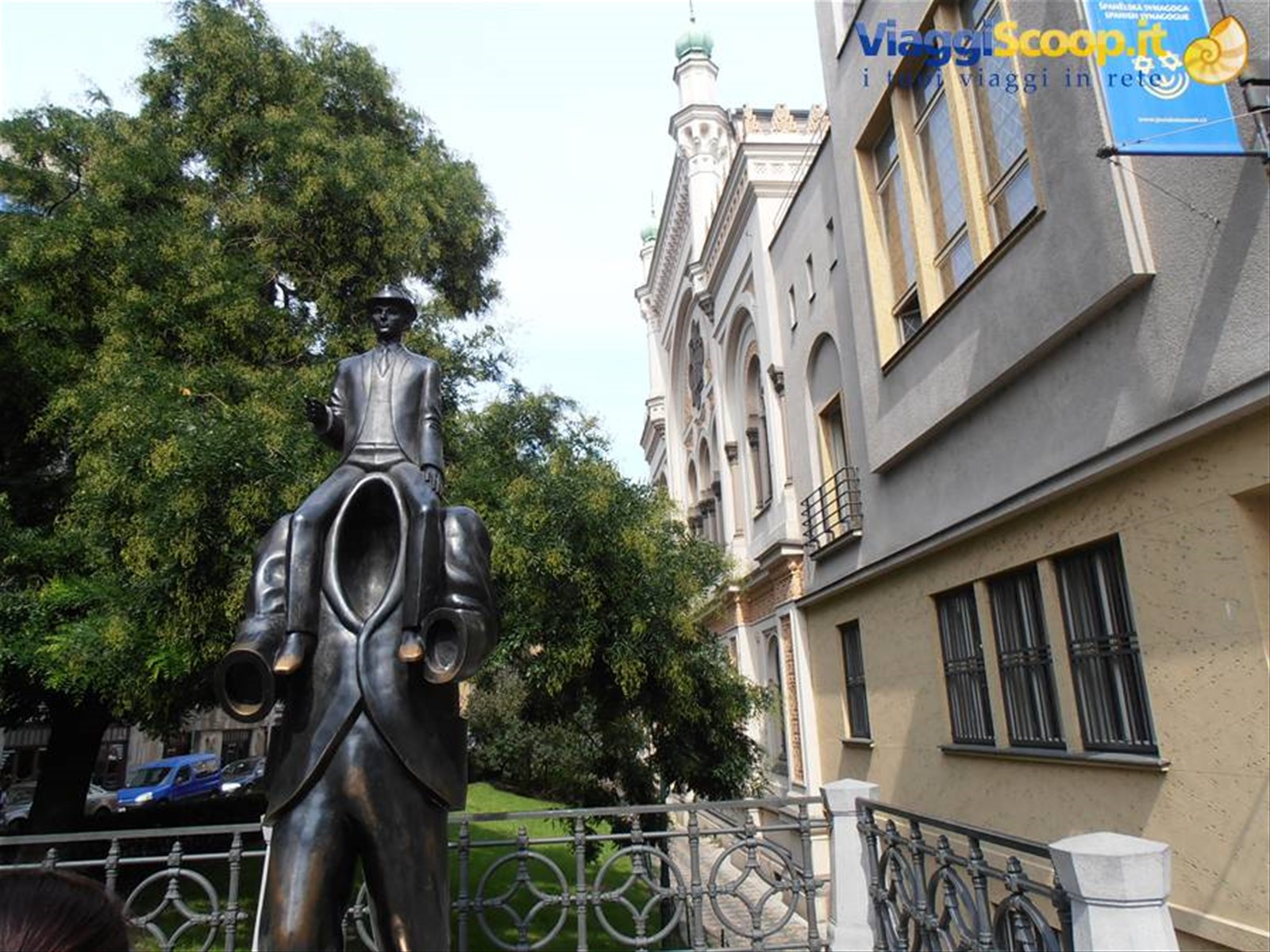 la statua dedicata a Franz Kafka