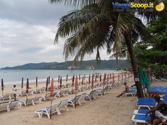 la spiaggia di Patong a Phuket, Tailandia