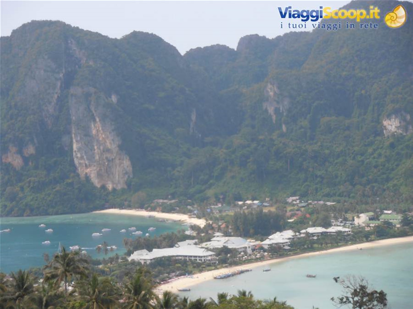 il panorama delle spiagge a Phi Phi Don, Tailandia
