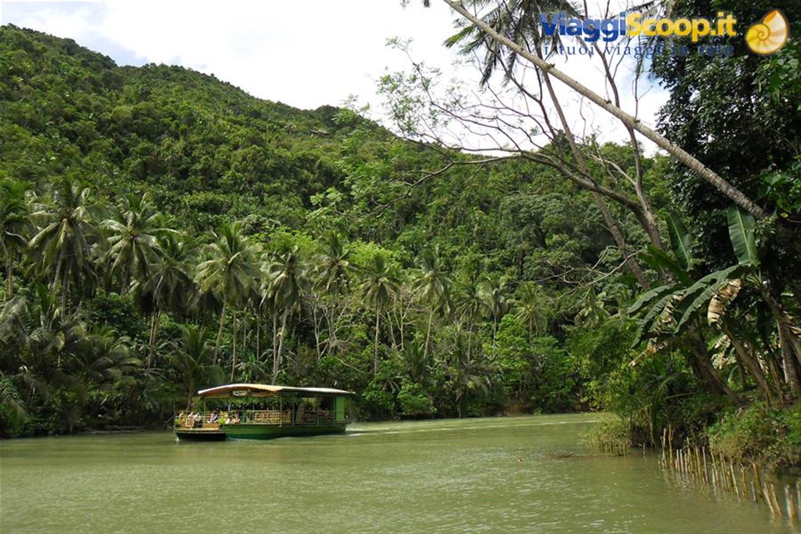il fiume Loboc coi ristoranti galleggianti,isola di Bohol,Filippine