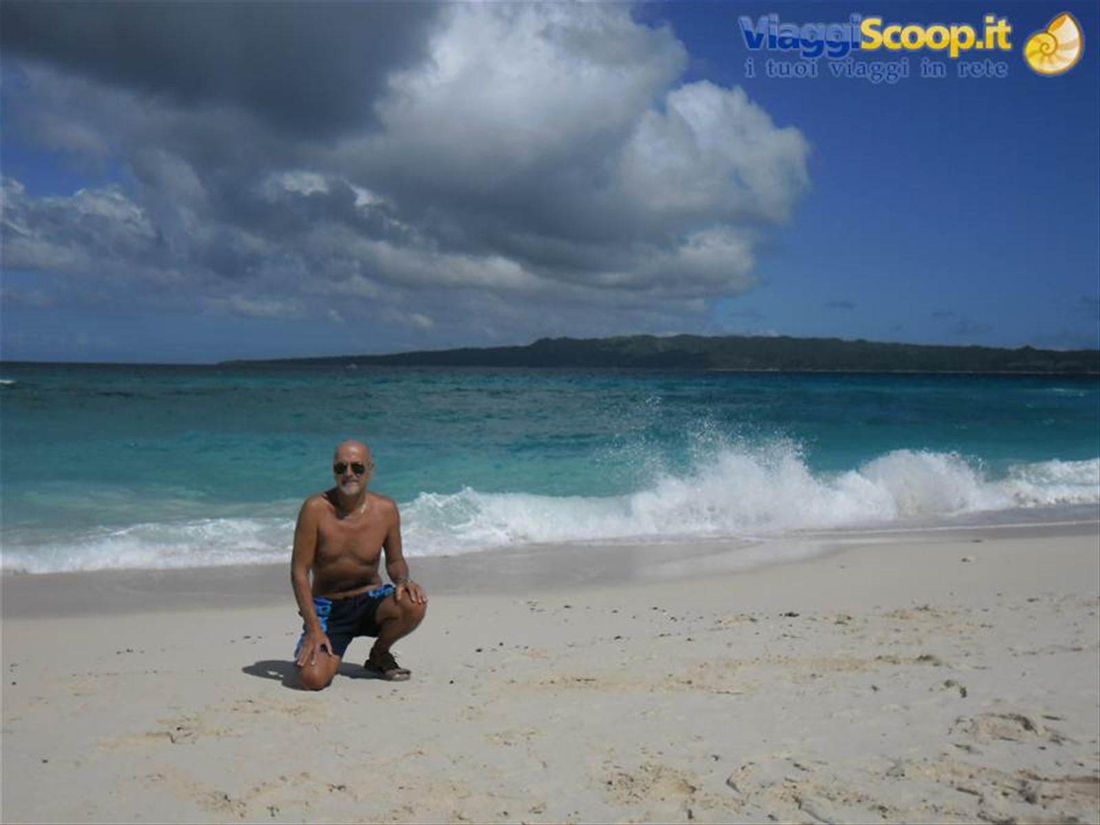 io in una spiaggia dell'isola di Boracay, Filippine