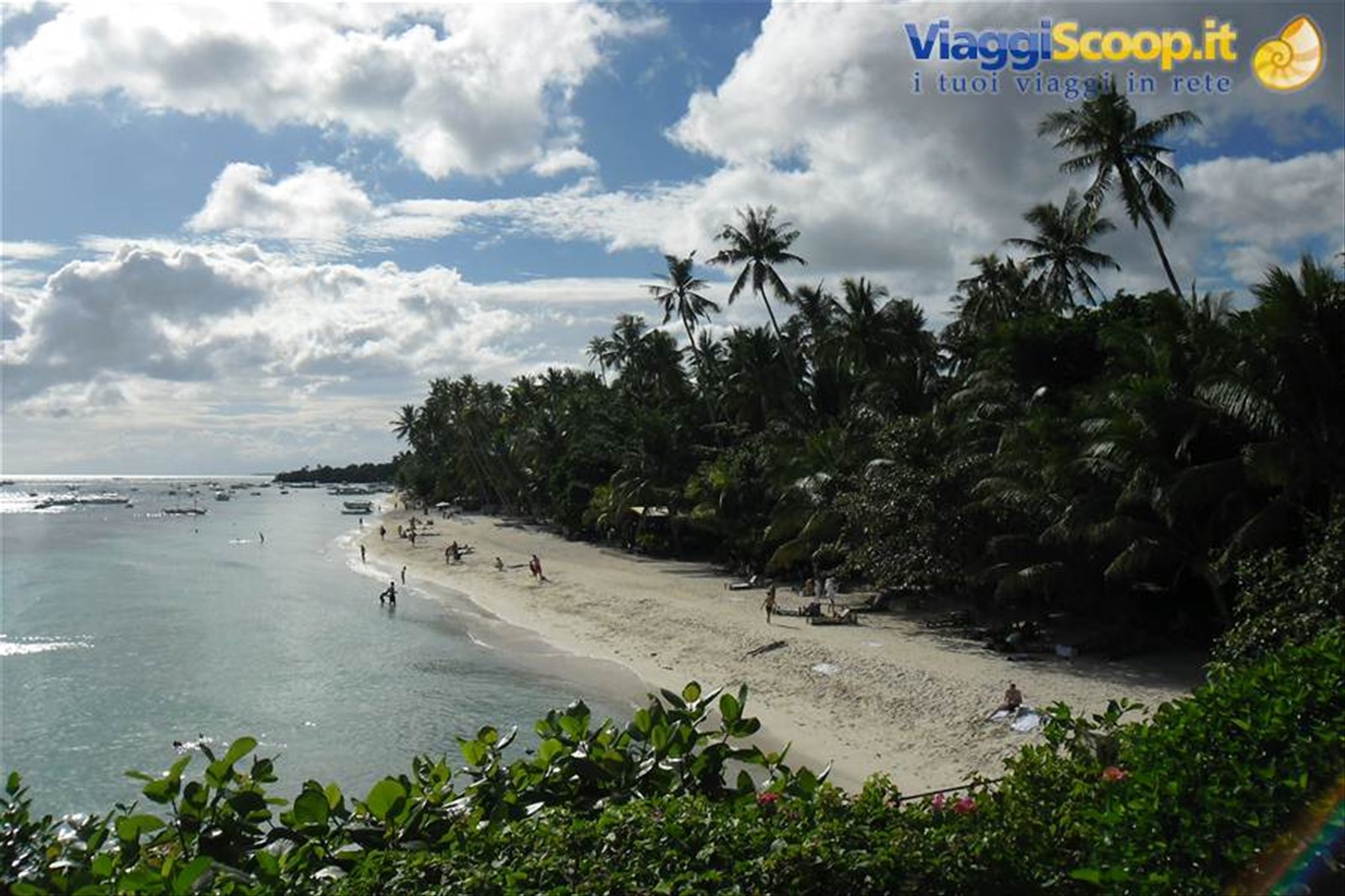 la spiaggia di Alona beach a Bohol, Filippine