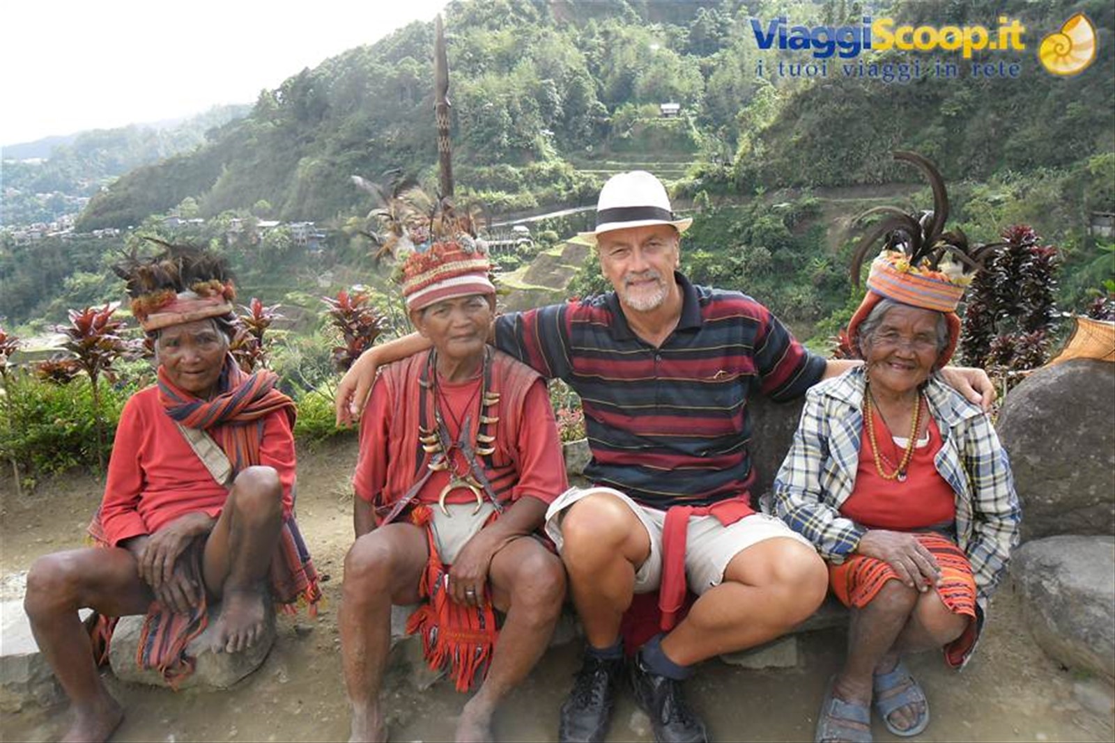 un gruppo di vecchietti tra cui me a Batad, Luzon, Filippine