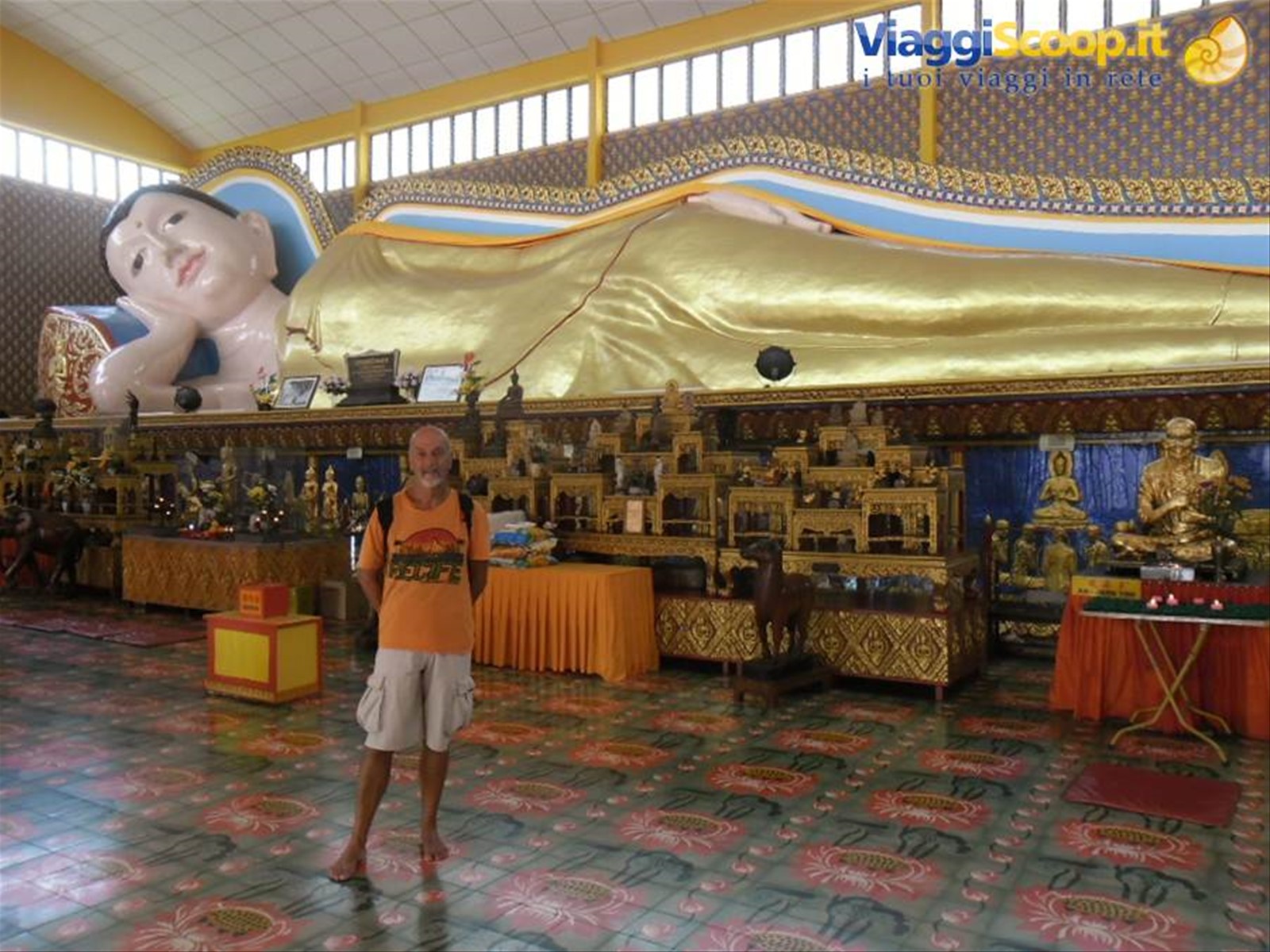 io davanti al Budda sdraiato, Penang, Malesia
