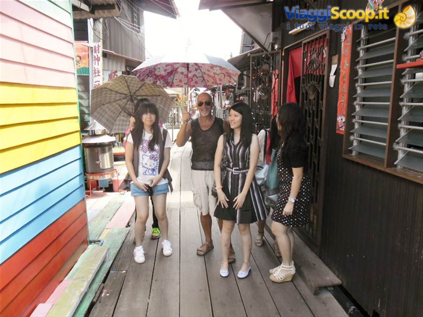 io con un gruppo di ragazze cinesi a Georgetown, Penang, Malesia