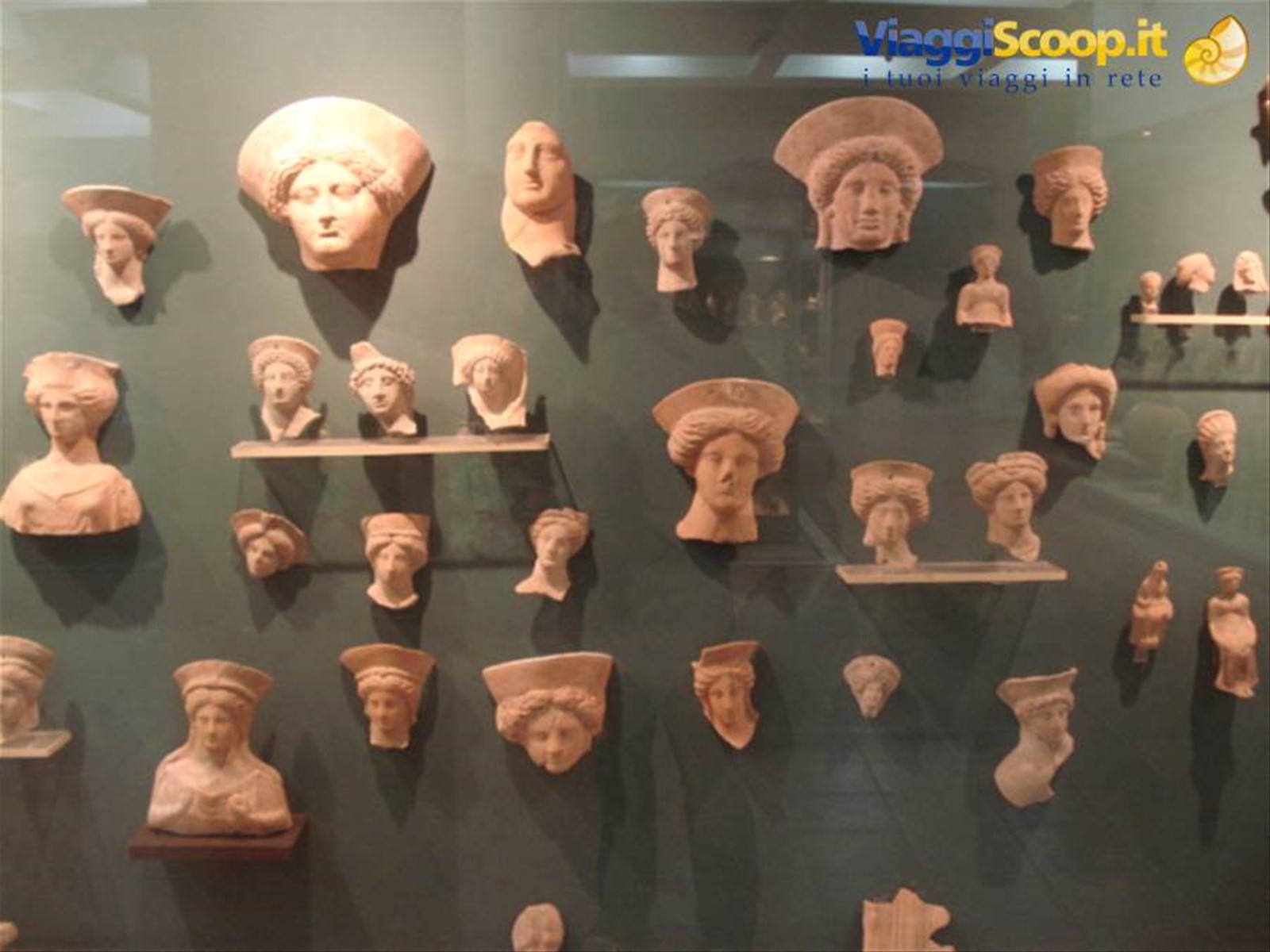 sala del museo storico a Durazzo