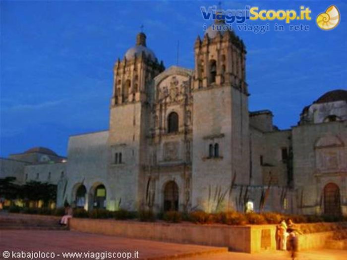 Oaxaca : la cattedrale di S. Domingo al tramonto