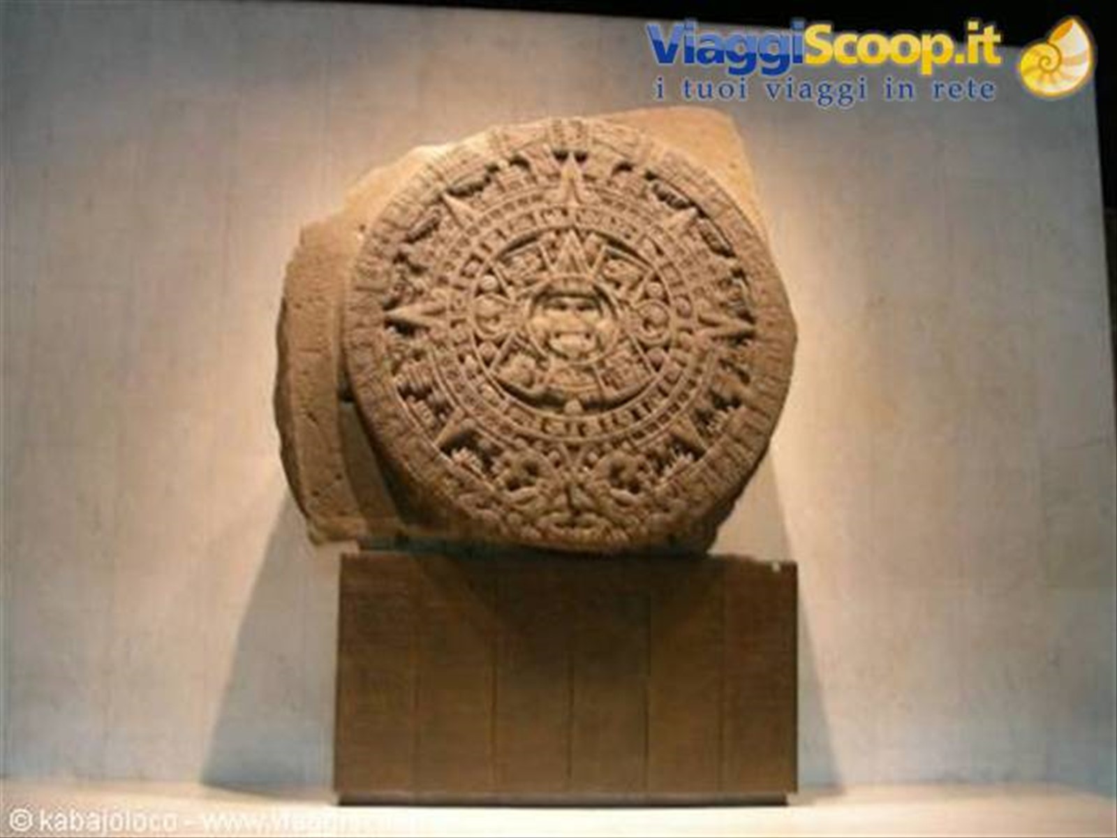 Mexico city: Museo Nacional de Antropologia - la pietra calendariale degli Aztechi