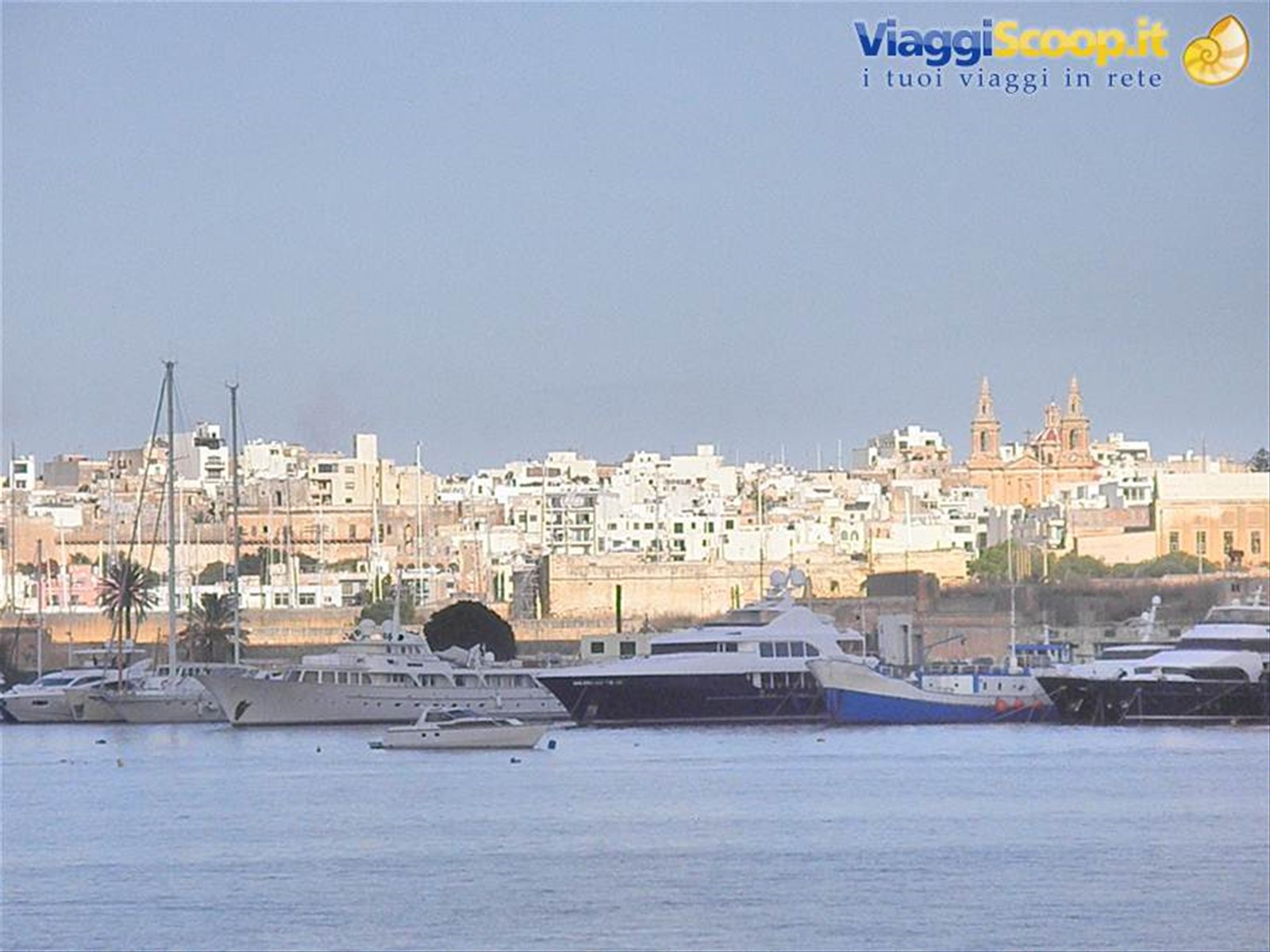 Panorama di Malta dal traghetto