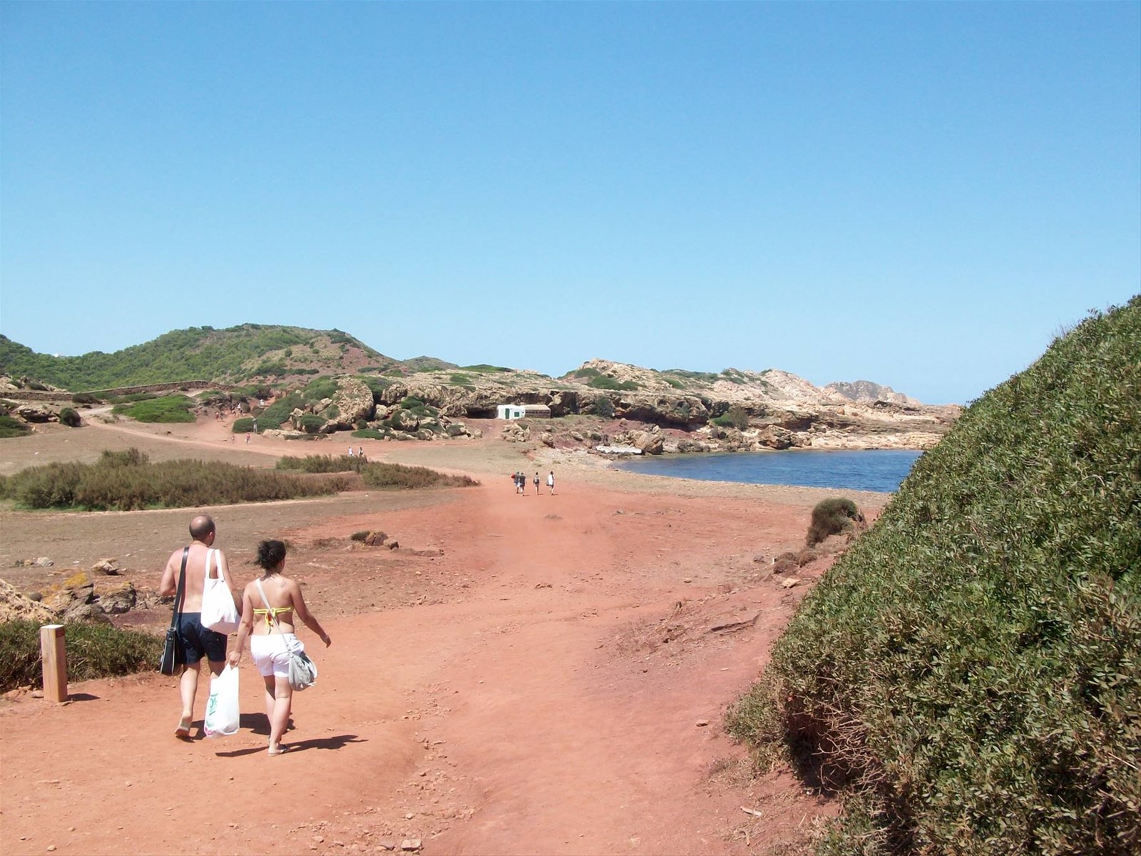 Cammino per cala Pregonda