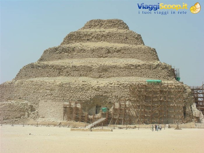LA PIRIMIDE A GRADONI DI SAKKARA