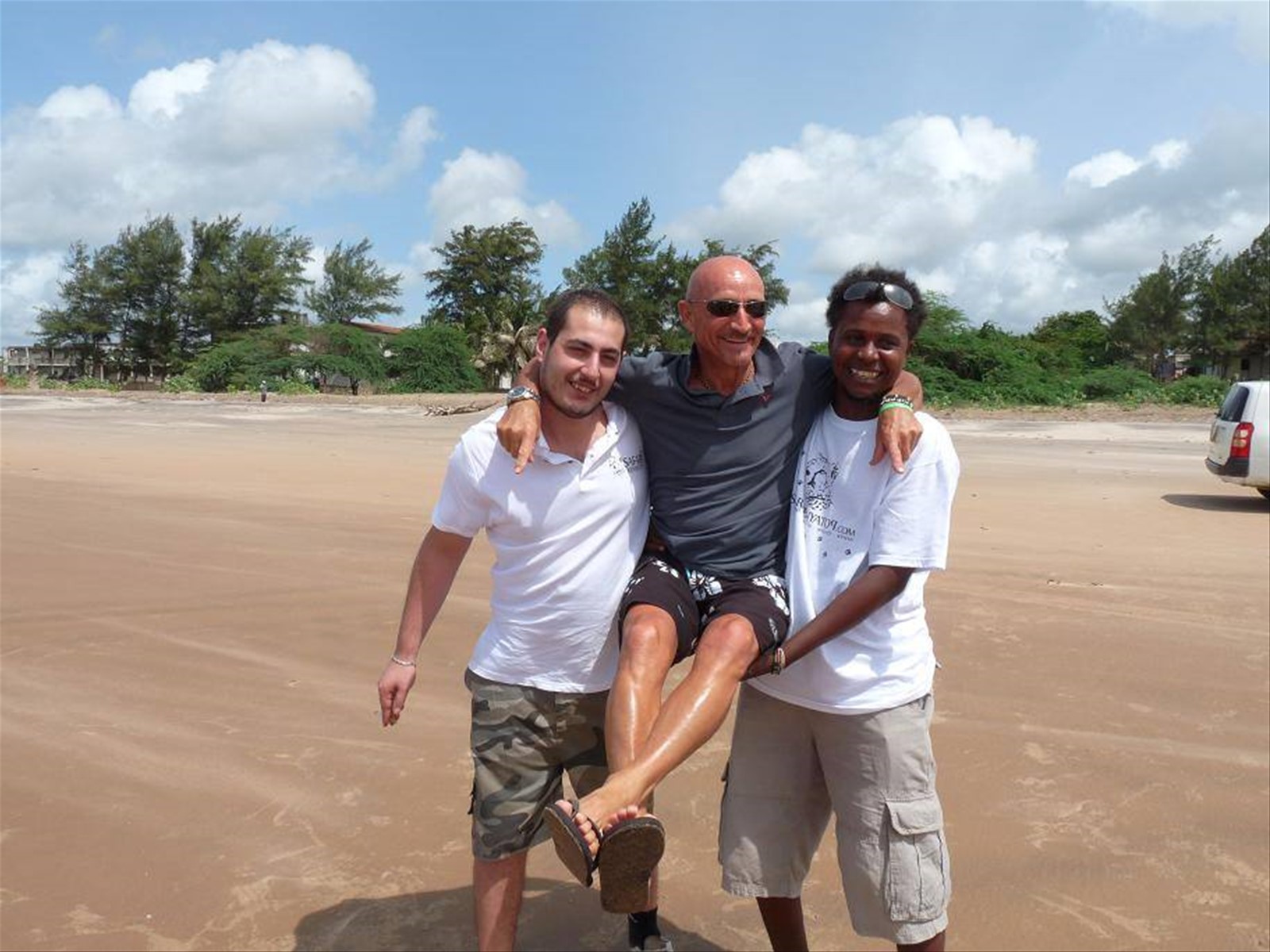 SAFARI KENYA TOP: IO, MIKY E ABDUL