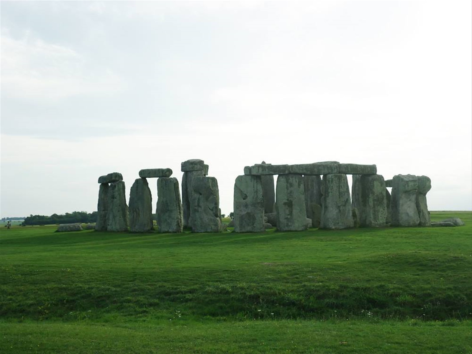 panorama dei misteriosi monoliti di stonehenge, wiltshire