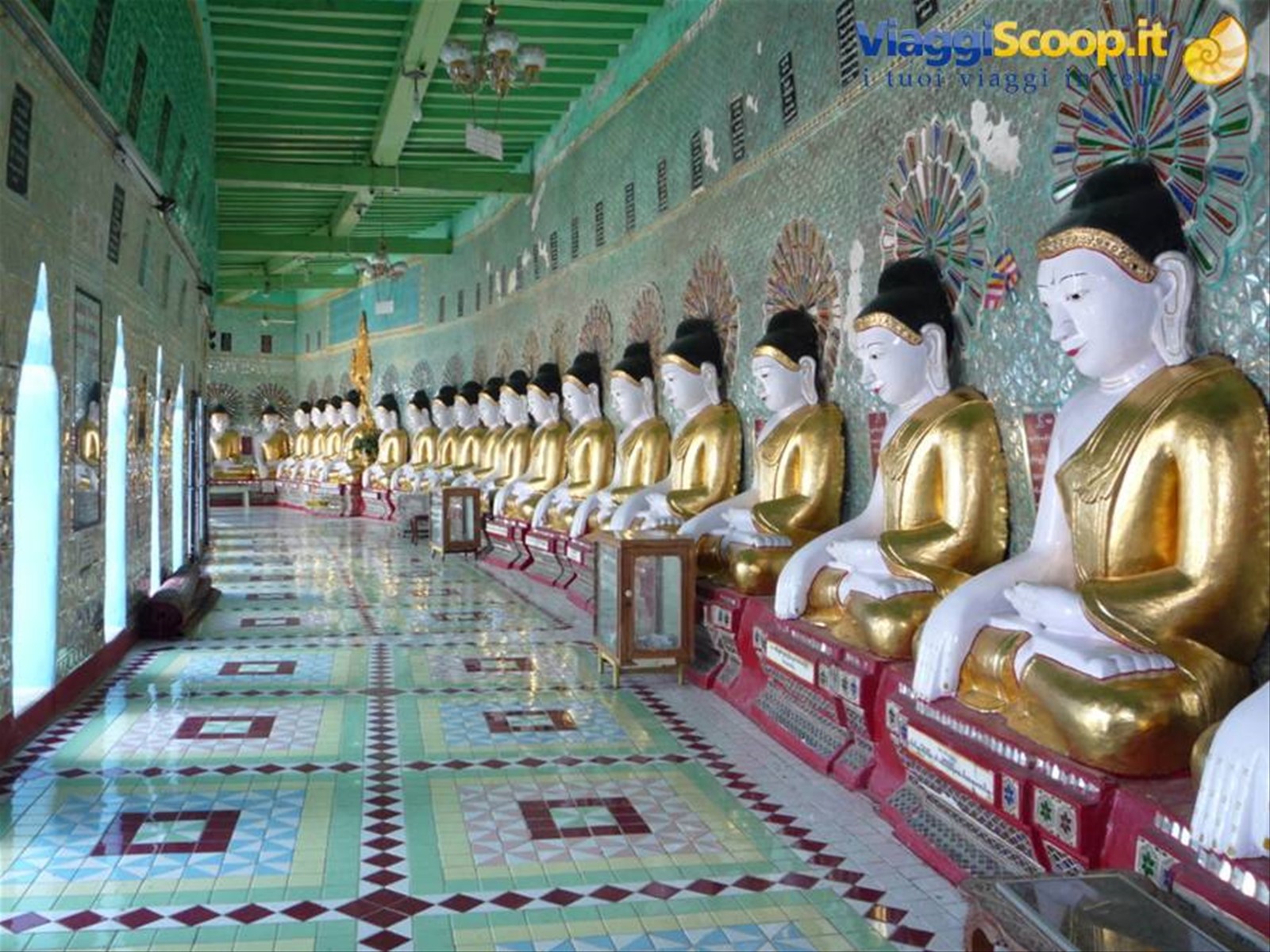 Mandalay Hill: tempio dei 40 Buddha
