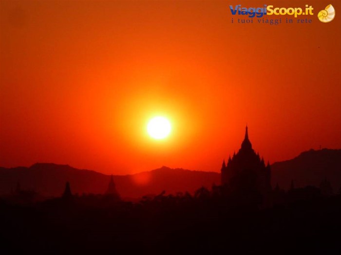 tramonto sulle pagode di Bagan