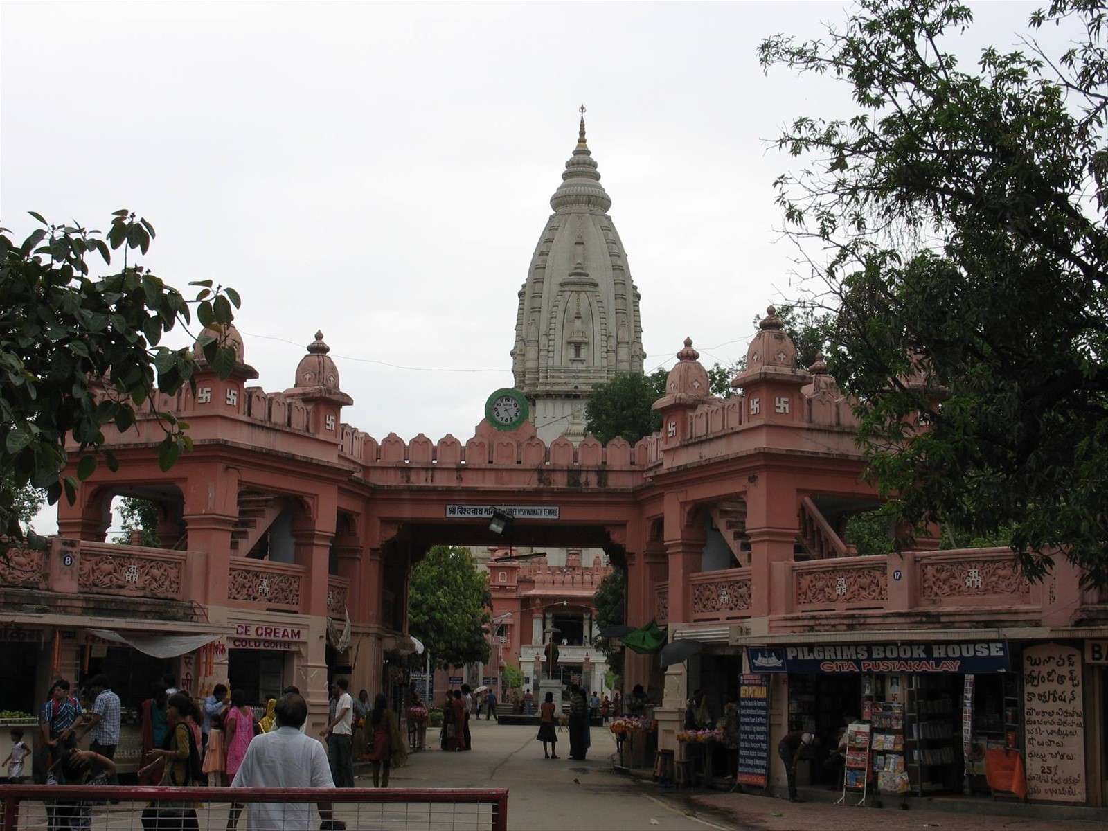 Varanasi - New Vishwanath Temple all'interno della Benares Hindu University